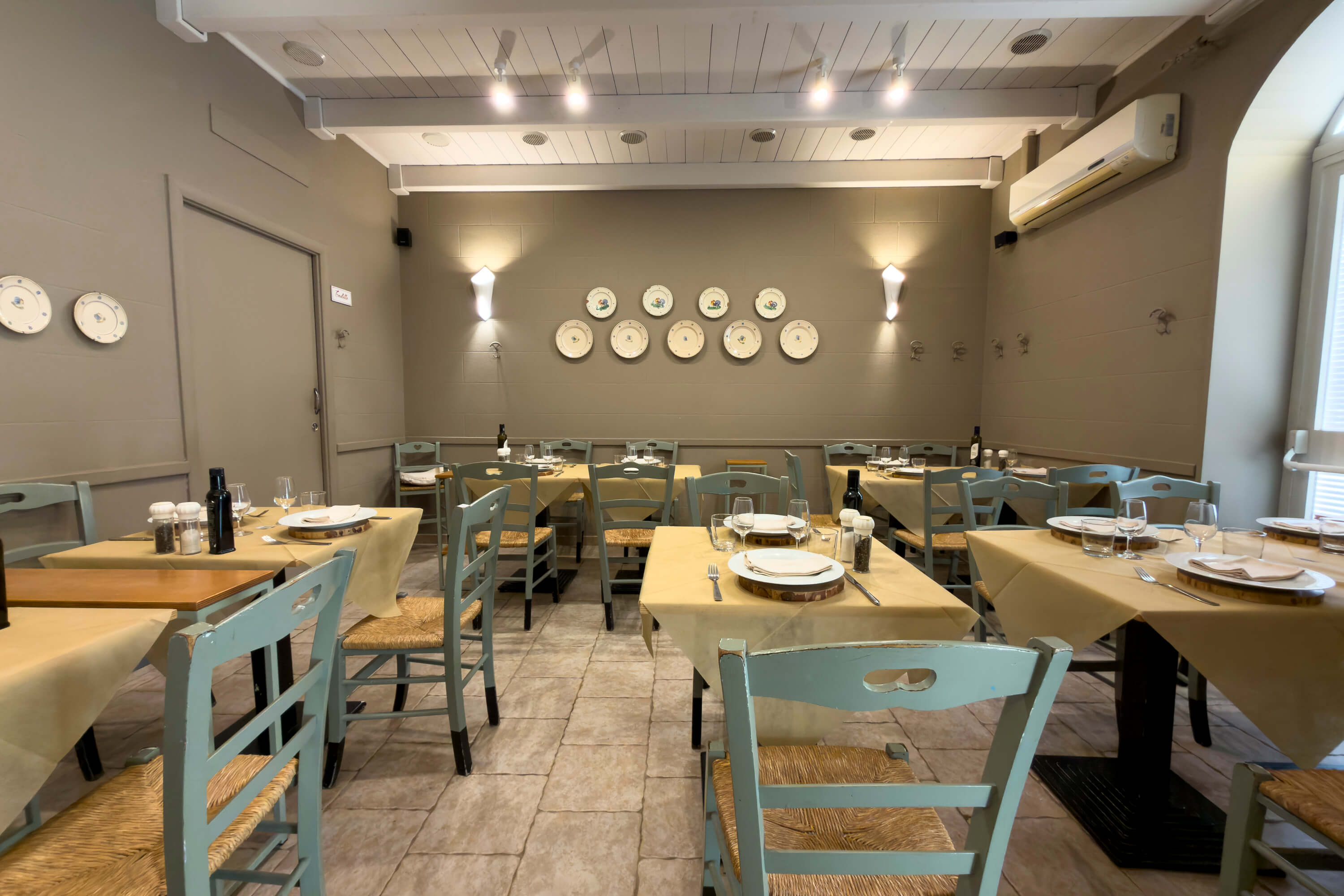 La Locanda di Nonna Mena - intérieur du restaurant La Locanda di Nonna Mena - intérieur du restaurant